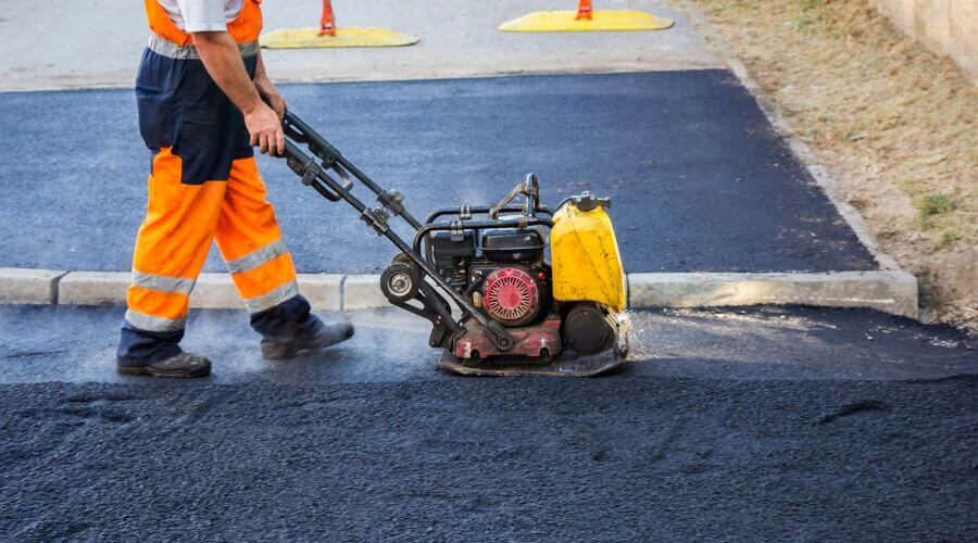 Professional gutter cleaning in Sumner, IA